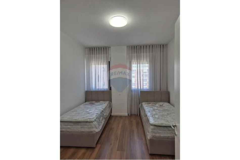 Tirane, jepet me qera apartament 2+1+Ballkon , 105 m² 700 € 