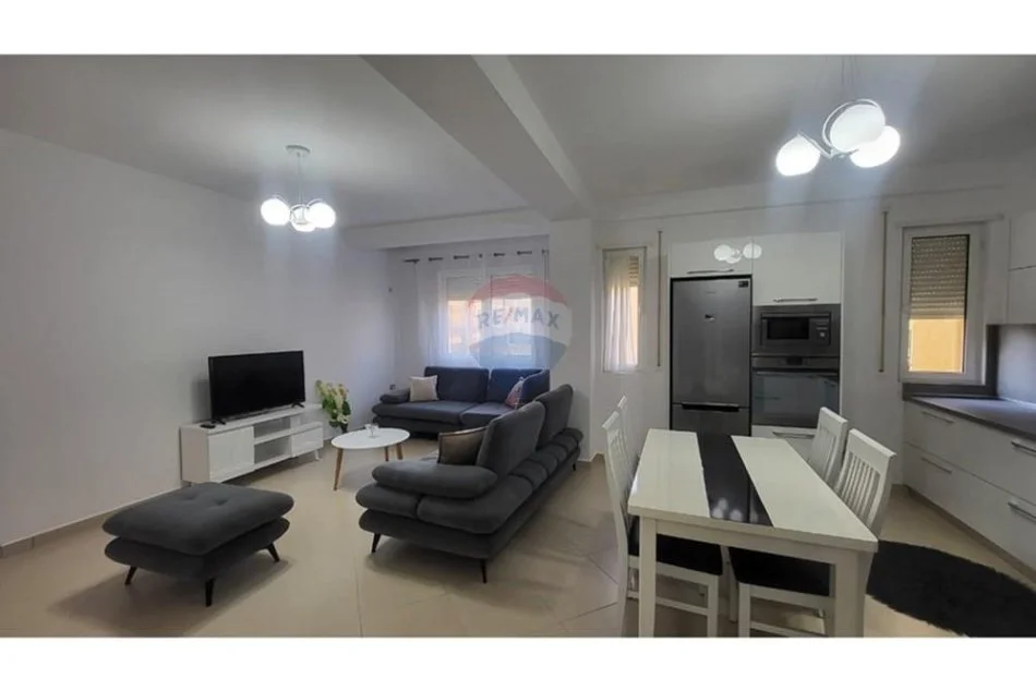 Tirane, jepet me qera apartament 2+1+Ballkon , 97 m² 550 € 