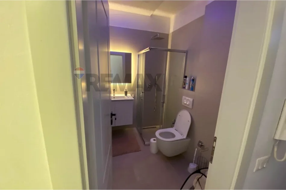 Tirane, jepet me qera apartament 1+1 Kati 2, (Xhamllik)