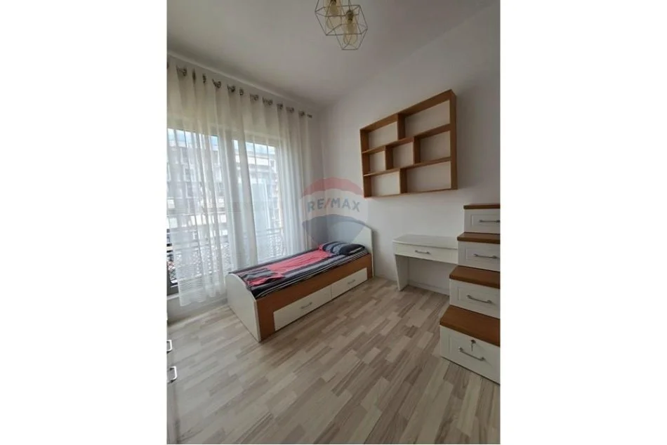 Tirane, jepet me qera apartament 2+1+Ballkon , 130 m² 1.000 € 