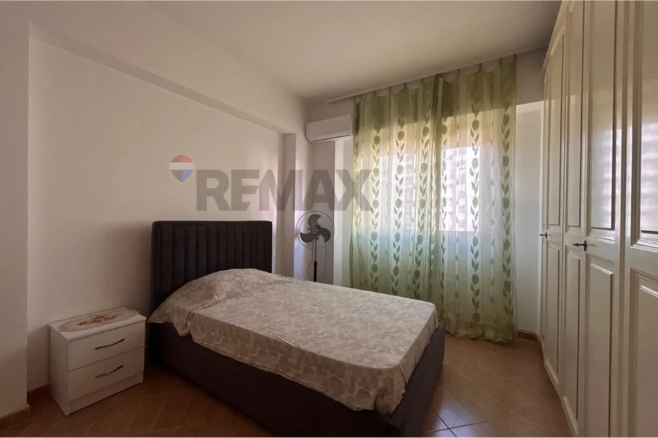 Vlore - Lungomare, jepet me qera apartament 3+1+Ballkon Kati 4, 120 m² 700 € (Rruga Reshat Osmani, Vlore)