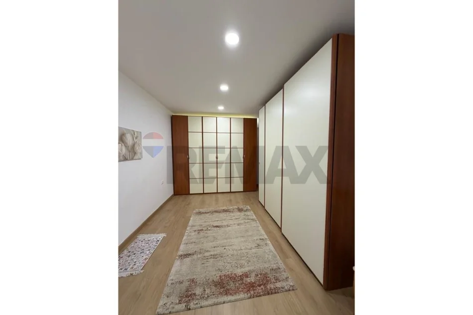 Tirane, jap me qera apartament 1+1+Ballkon Kati 3, 75 m² 850 € (Garda- Ish Blloku)