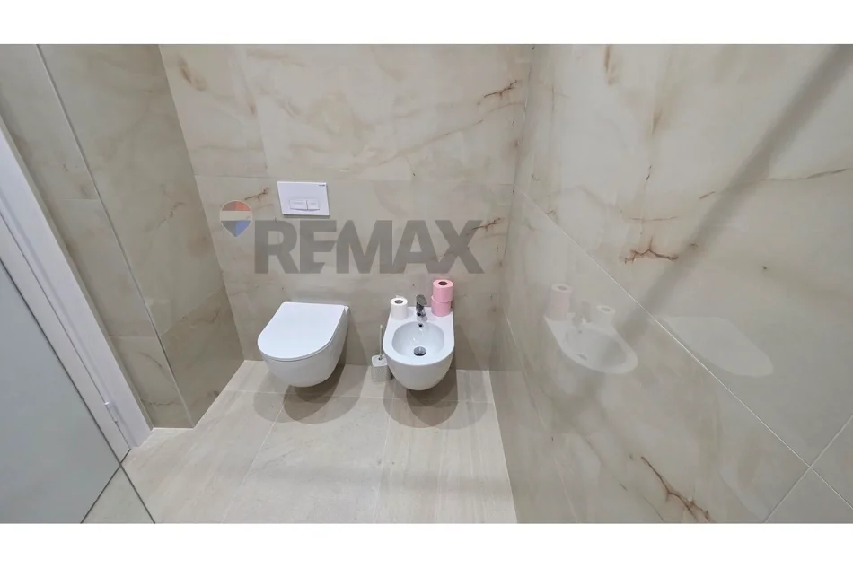 Vlore - Lungomare, shitet apartament 2+1+Ballkon , 102 m² 390.000 € (Rruga Aleksander Moisiu, Vlore)