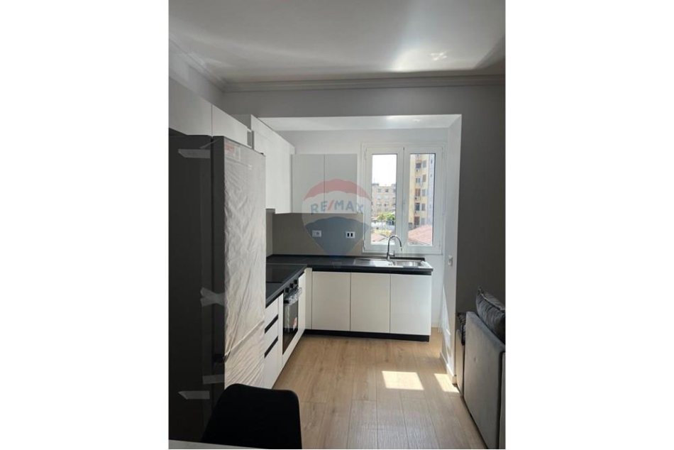 Tirane, jepet me qera apartament 2+1 Kati 2, 90 m² 950 € (Rruga Maliq Muco)