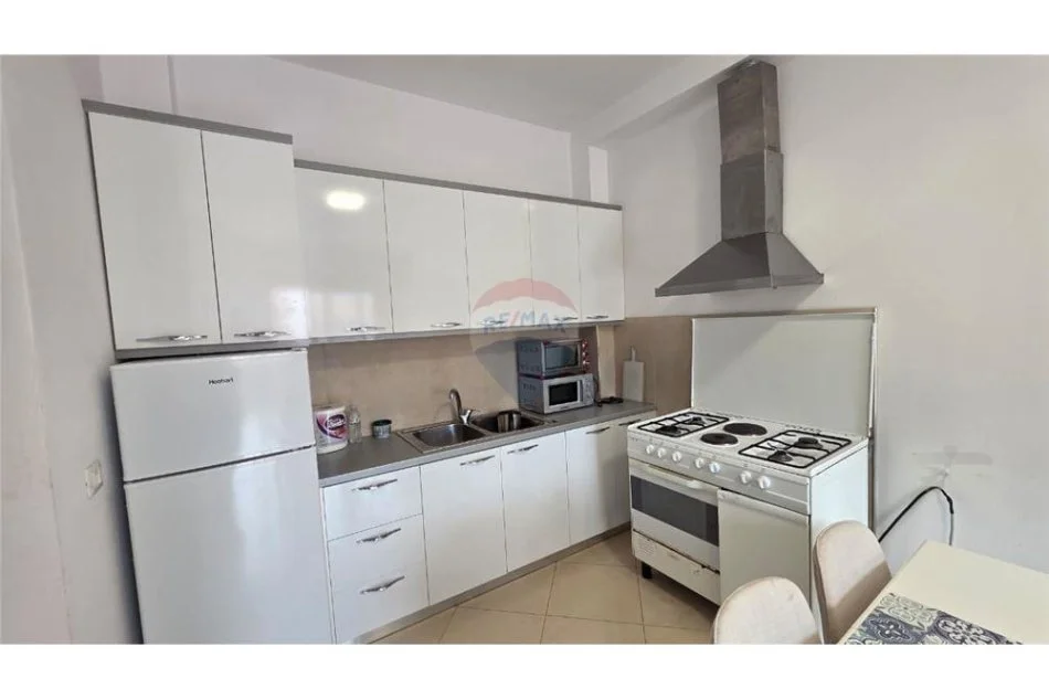 Vlore, jepet me qera apartament 1+1 Kati 3, 62 m² 300 € (Rruga Pelivan Leskaj, SKELË, VLORË)