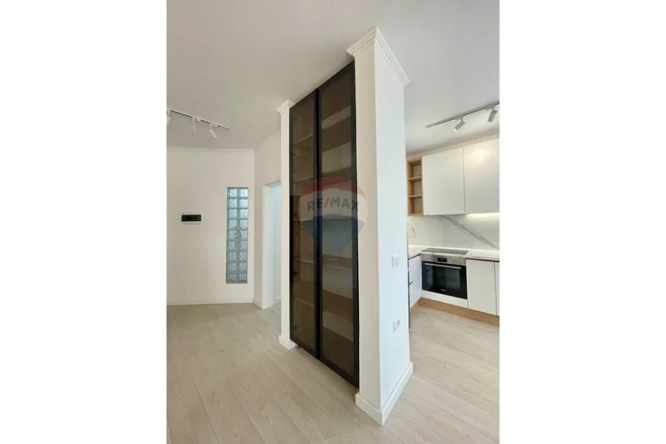Tirane, jepet me qera apartament 1+1+Aneks+Ballkon Kati 6, 84 m² 900 € (Blloku)
