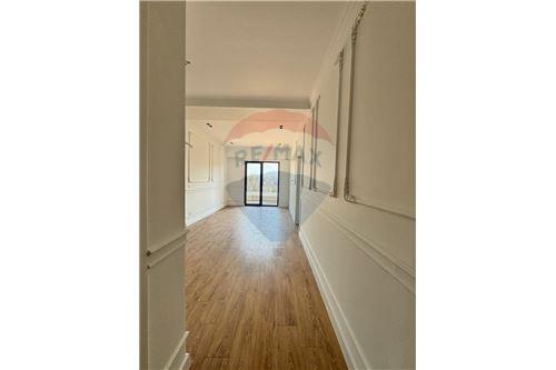 Tirane, jepet me qera zyre , Kati 10, 110 m2 1,000 € (Rruga e Kavajës, Shqipëri)