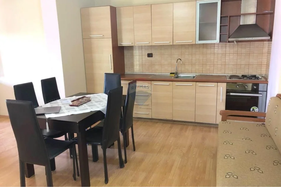 Shqiperi, jepet me qera apartament 2+1 , 80 m² 430 € (Jordan Misja)