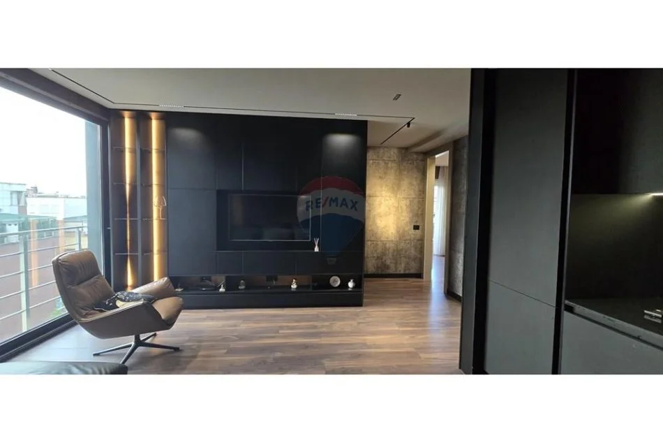 Tirane, jepet me qera apartament 2+1+Ballkon , 120 m² 1.000 € 