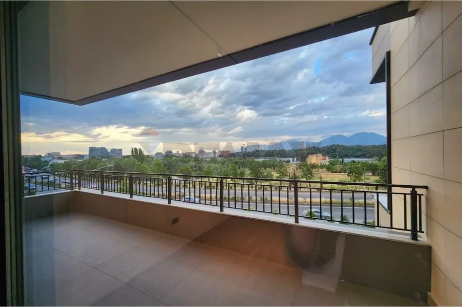 Tirane, jepet me qera Kati 3, 200 m² 1.600 € 