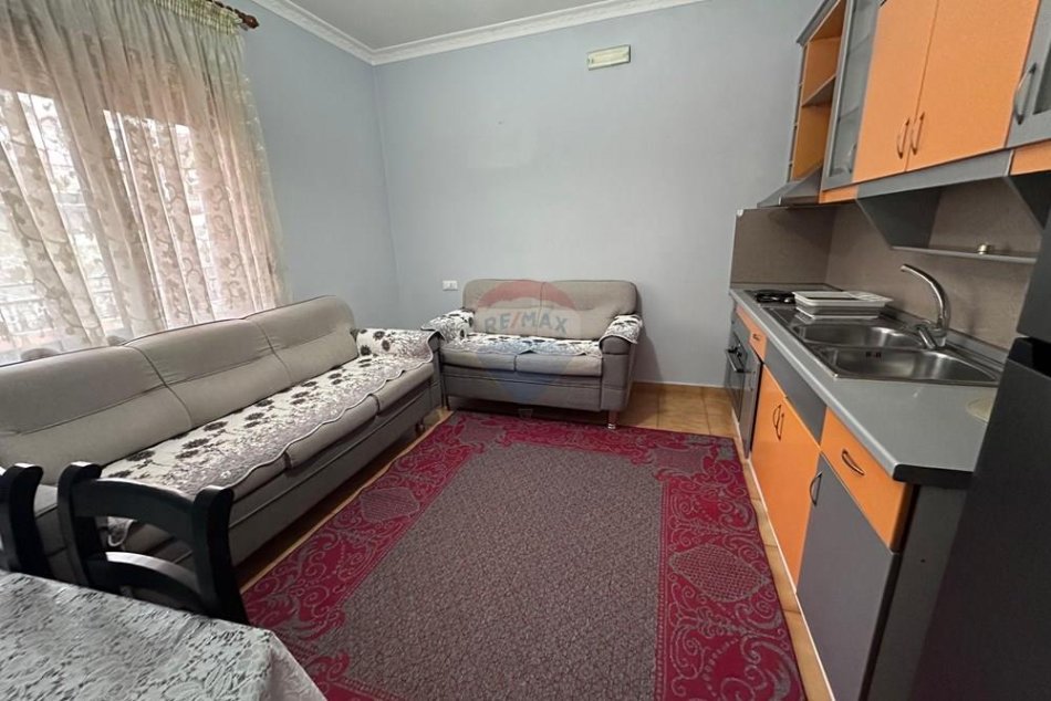 Tirane, jepet me qera Vile 1+1 Kati 2, 60 m² 400 €