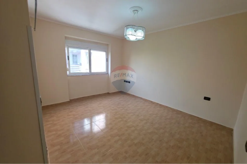 Tirane, jepet me qera apartament 2+1+Ballkon Kati 3, 79 m² 132.000 € (Tregu i Medresese)