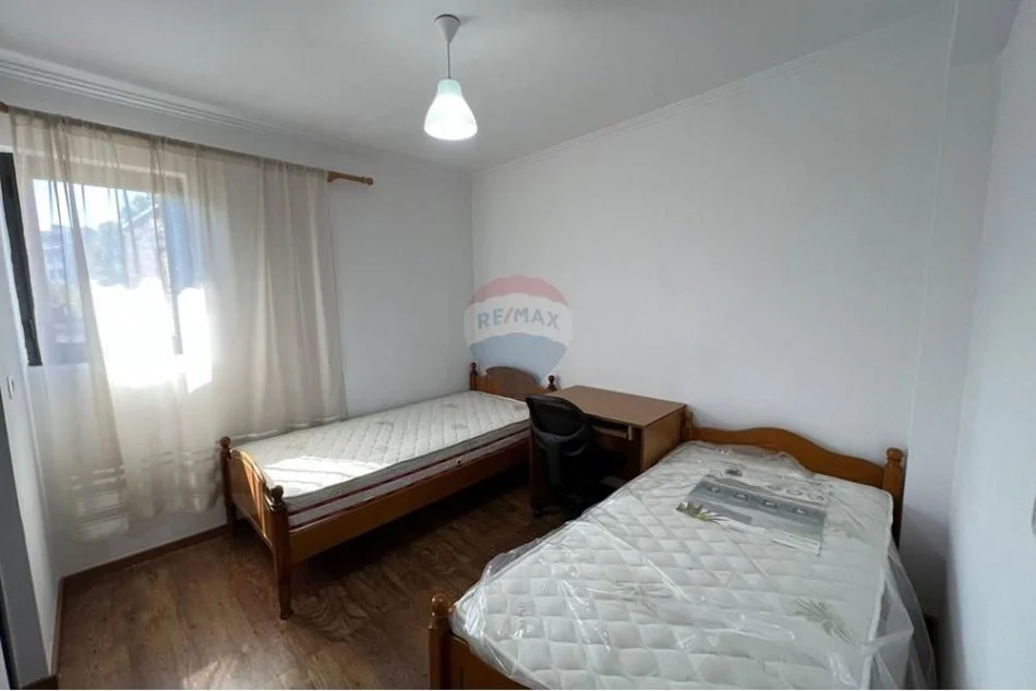 kat vile me qira 600 € (mine Peza)