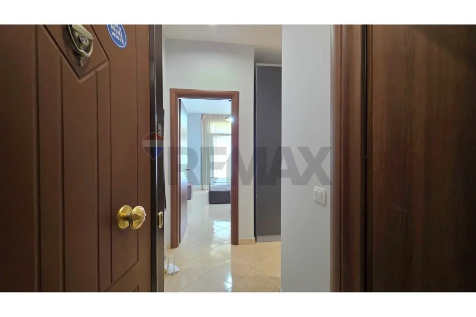 Vlore - Lungomare, shitet apartament 1+1 Kati 4, 60 m² 135.000 € (Rruga Sazani,plazh i vjeter, Vlore)