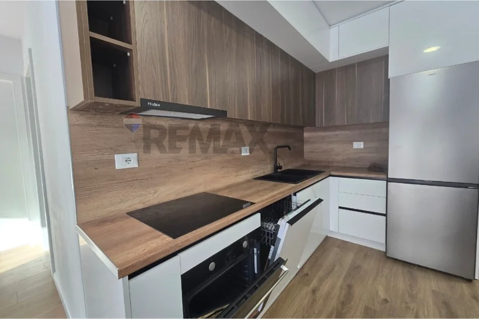 Tirane, jepet me qera apartament 2+1 , (Kompleksi Mangalem)