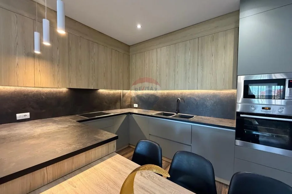 Tirane, jepet me qera Vile Vile 3 Katshe , 221 m² 3.000 € (Liqeni i Farkës, Tiranë)