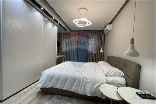 Tirane, jepet me qera 2+1 , 80 m² 800 € (21 Dhjetori, Shqipëri)