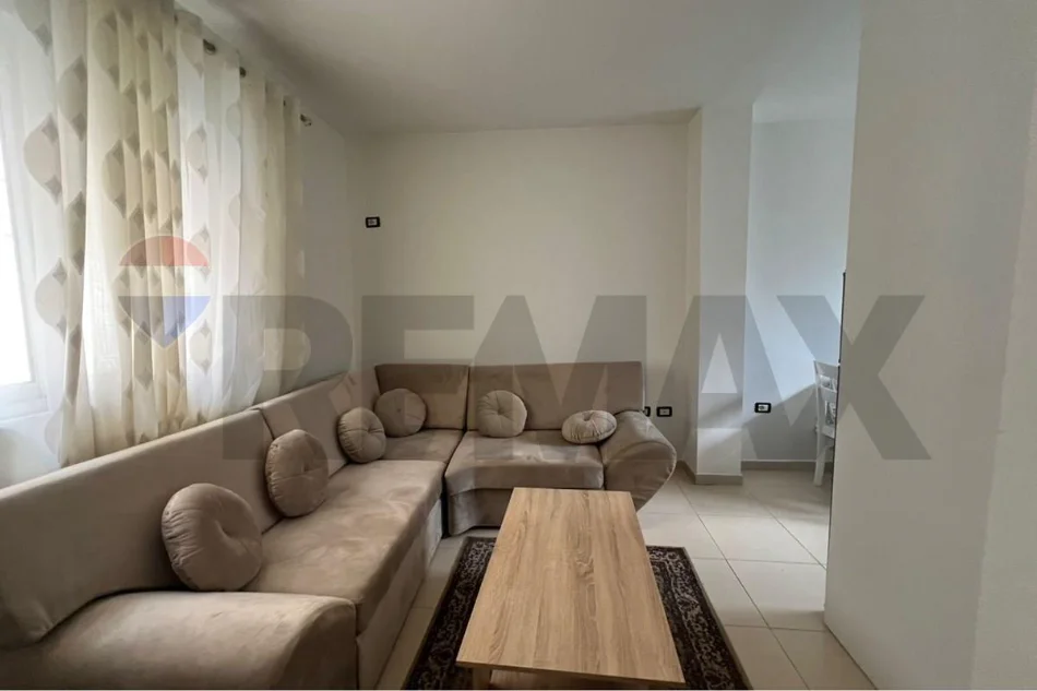 Tirane, jepet me qera apartament 1+1 , 100 m² 599 €