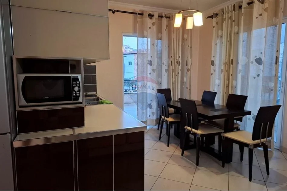 Tirane, jepet me qera Vile Kati 2, 152 m² 600 € (Selite)