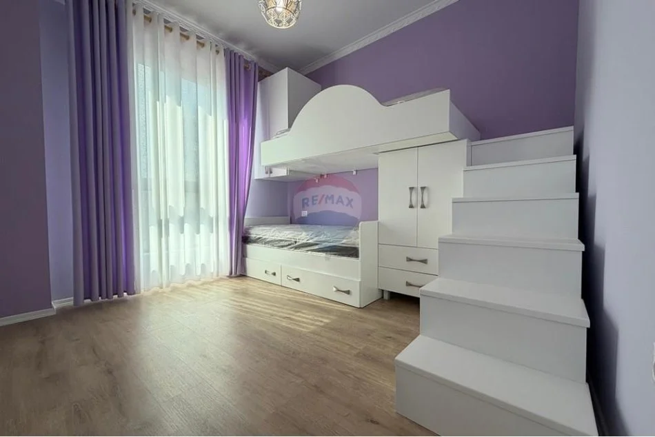 Tirane, jepet me qera apartament Kati 1, 100 m² 1.200 € (prane shkolles Arben Broci)