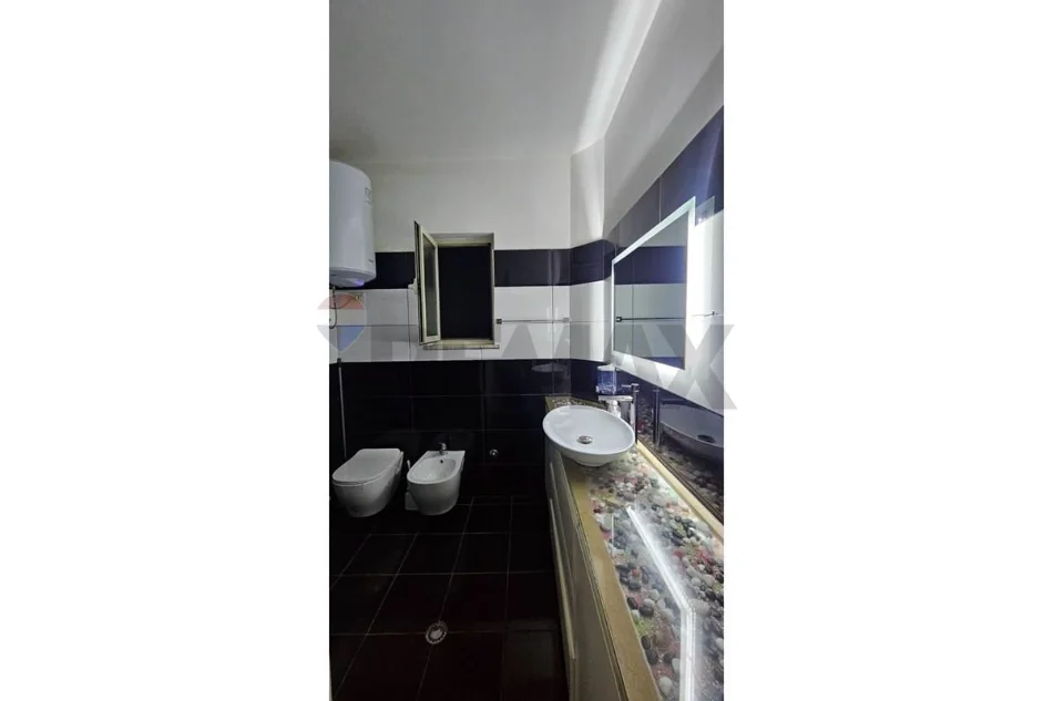 Tirane, jepet me qera apartament , 641 € 