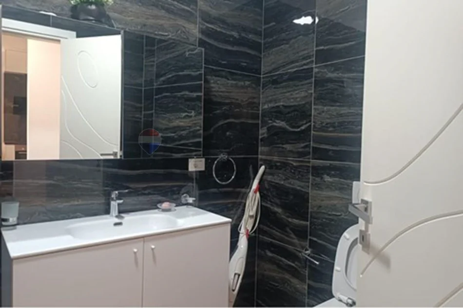 jepet me qera apartament 1+1 , 699 € (foleja e gjelber)