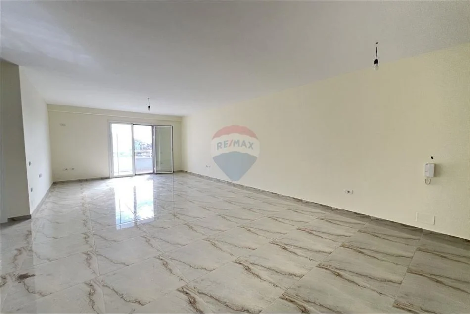 Vlore - Lungomare, shitet apartament 2+1 Kati 8, 123 m² 248.000 € (Rruga Dhimitër Konomi, Vlore)