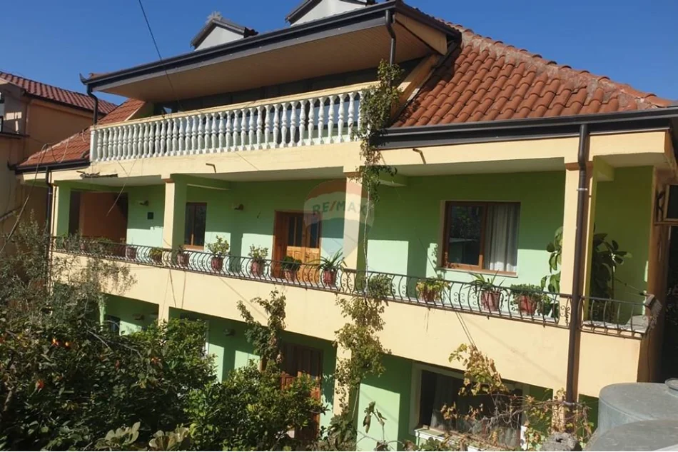 Tirane, shitet Vile , 320 m² 220.000 € 