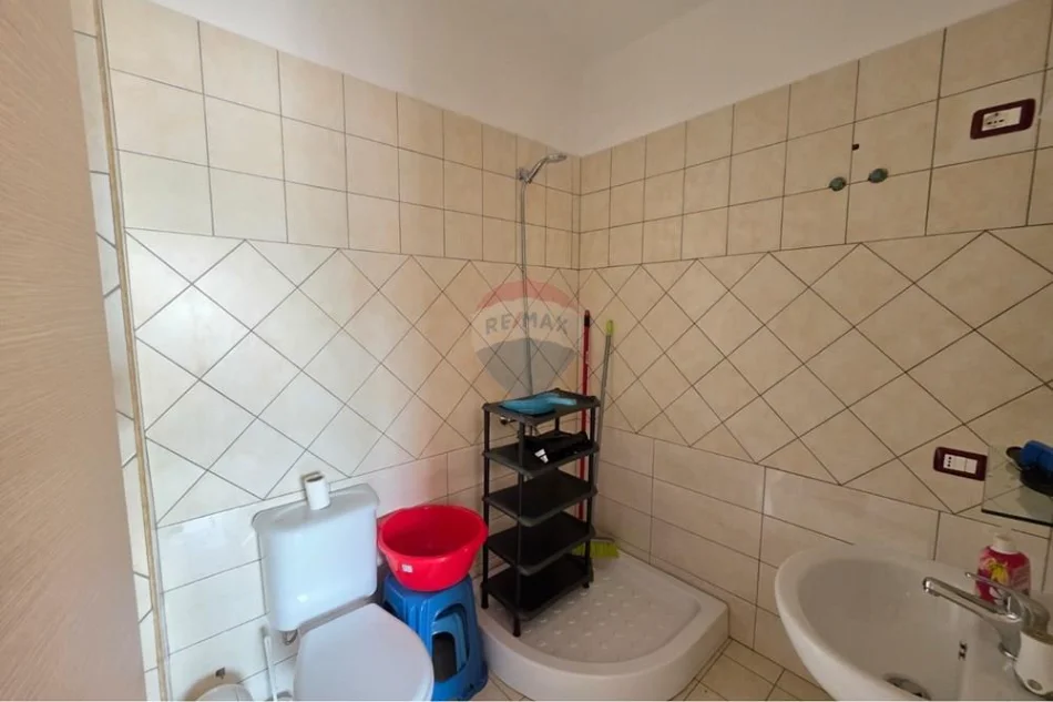 Vlore, jepet me qera apartament 2+1+Ballkon Kati 3, 105 m² 450 € (Rruga Gjergj Kastrioti (Transballkanike), Vlorë)