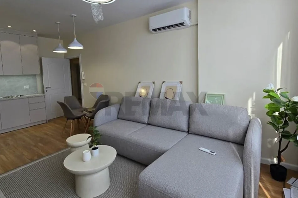 Komuna e Parisit, Shesim Apartament 1+1