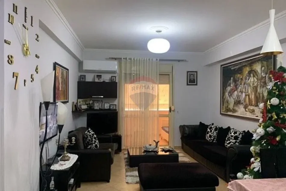 Vlore - Lungomare, shitet apartament 2+1 Kati 2, 130 m² 270.000 € (Rruga Dhimitër Konomi, Vlore)