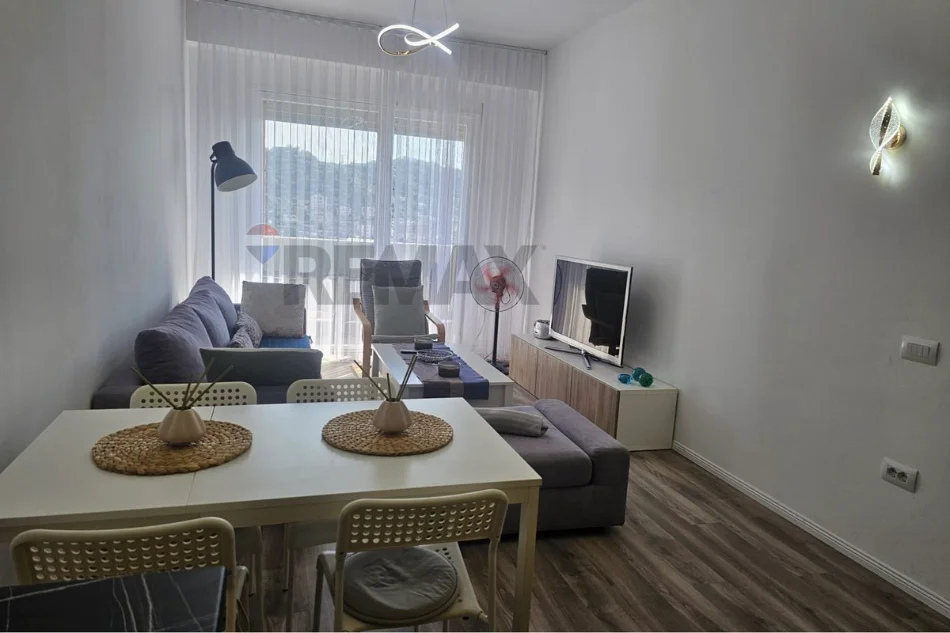 Pallati me Shigjeta, Apartament 2+1 - 60000 Lek