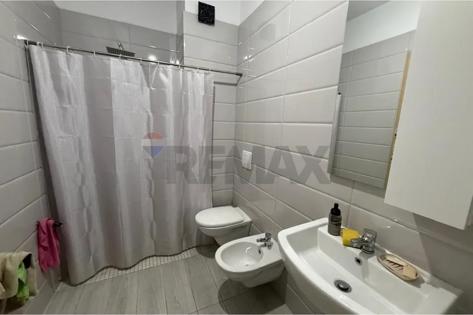 Tirane, jepet me qera apartament 1+1 , 68 m² 50.000 € (Ish Fusha e Aviacionit, Green City)