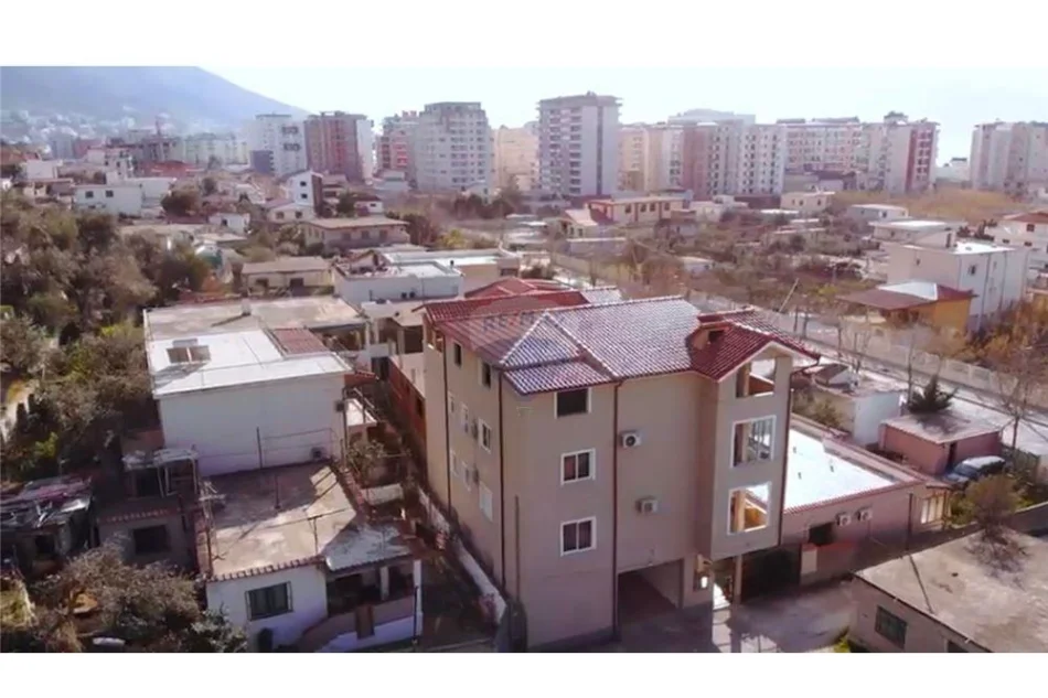 Vlore - Lungomare, shitet Vile ne plazh Vile 3 Katshe Kati 4, 738 m² 650.000 € (Rruga Reshat Osmani, Vlore)