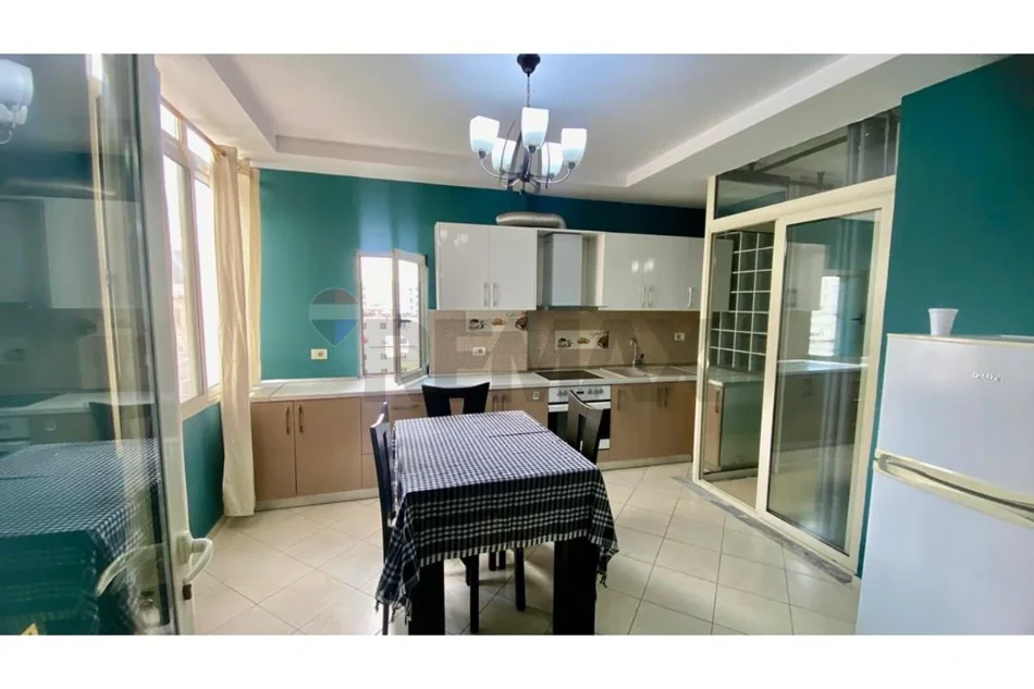 Tirane, jepet me qera apartament , 78 m² 550 € (Pedonalja e Re - Ish Tregu Elektrik, Tiranë)