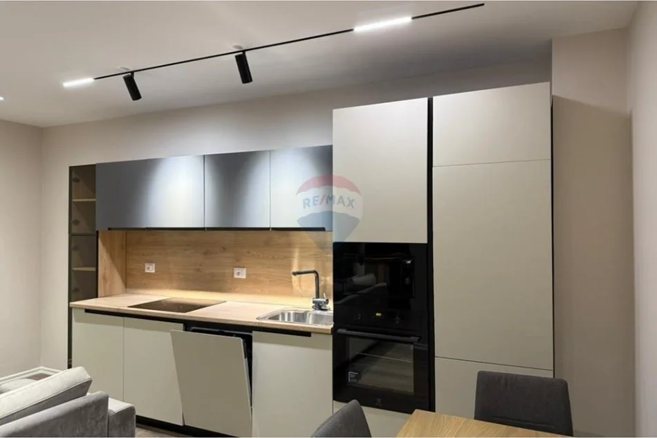 Tirane, shitet apartament 1+1+Ballkon Kati 5, 185.000 € (Rruga Petrp Korcari)