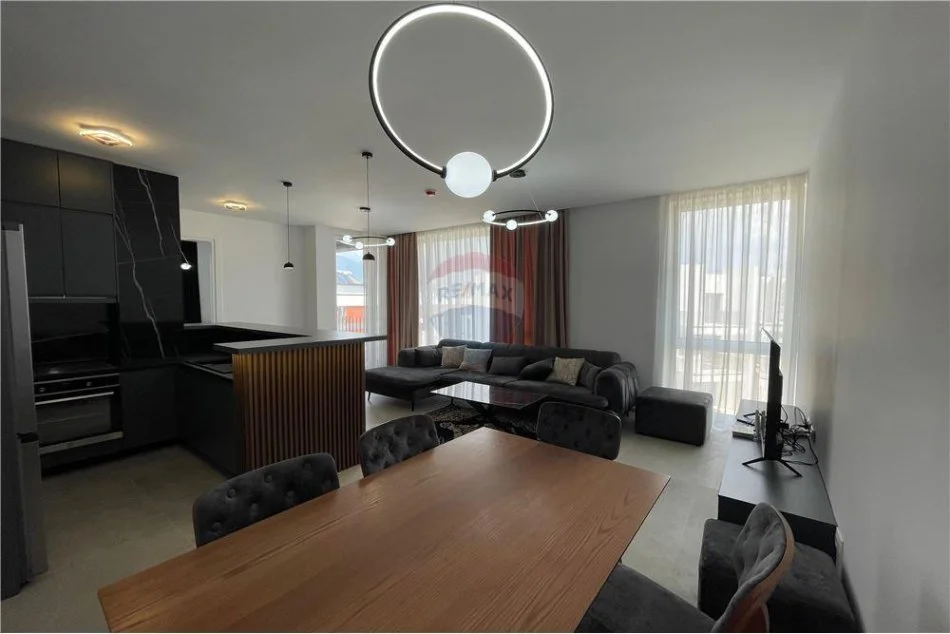 Tirane, jepet me qera apartament 2+1 , 100 m² 1.500 € 