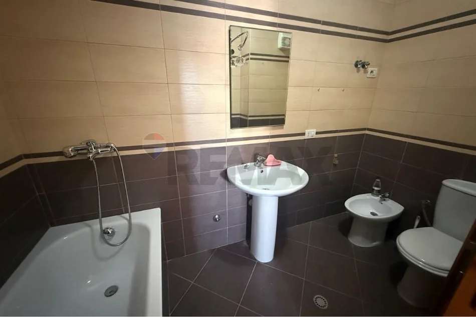 Tirane, jepet me qera apartament , 118 m² 1.000 € 
