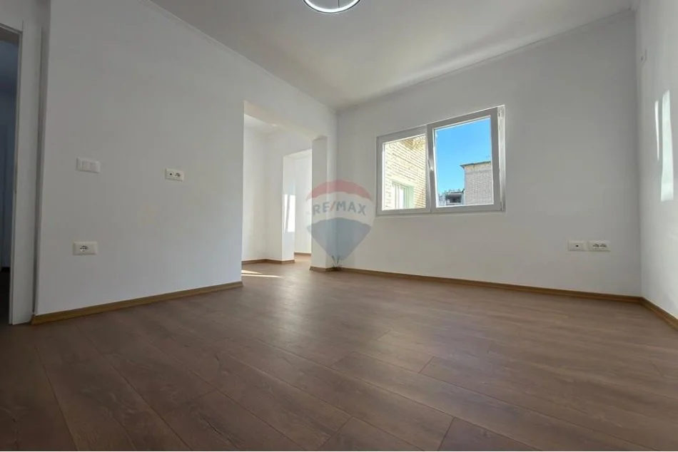 Tirane, shitet apartament 2+1 Kati 4, 77 m² 145.000 € (Sheshi Shtraus, Tiranë(ID: 530181047-532)