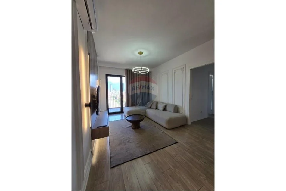 Tirane, jepet me qera apartament 2+1+Ballkon Kati 7, 140 m² 1.500 € (Tirana Garden Building)