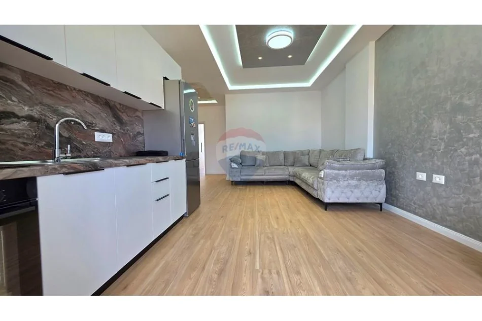 Vlore - Lungomare, shitet apartament 2+1+Ballkon Kati 9, 98 m² 230.000 € (Rruga Reshat Osmani, Vlore)