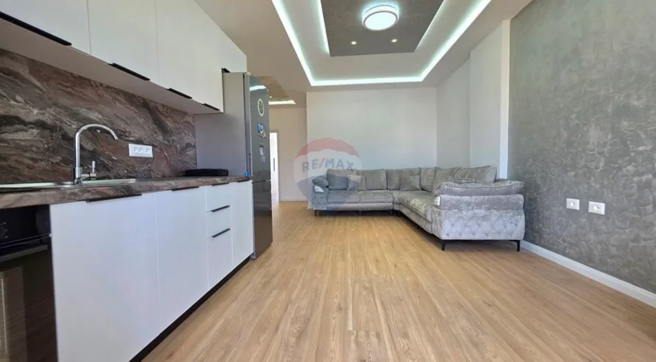 Vlore - Lungomare, shitet apartament 2+1+Ballkon Kati 9, 98 m² 230.000 € (Rruga Cameria, Lungomare, Vlore)