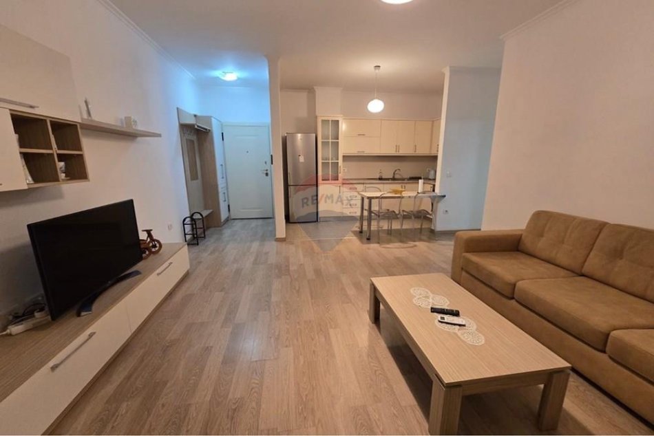 Tirane, jepet me qera apartament 1+1+Ballkon Kati 5, 69 m² 650 € (delijorgji)