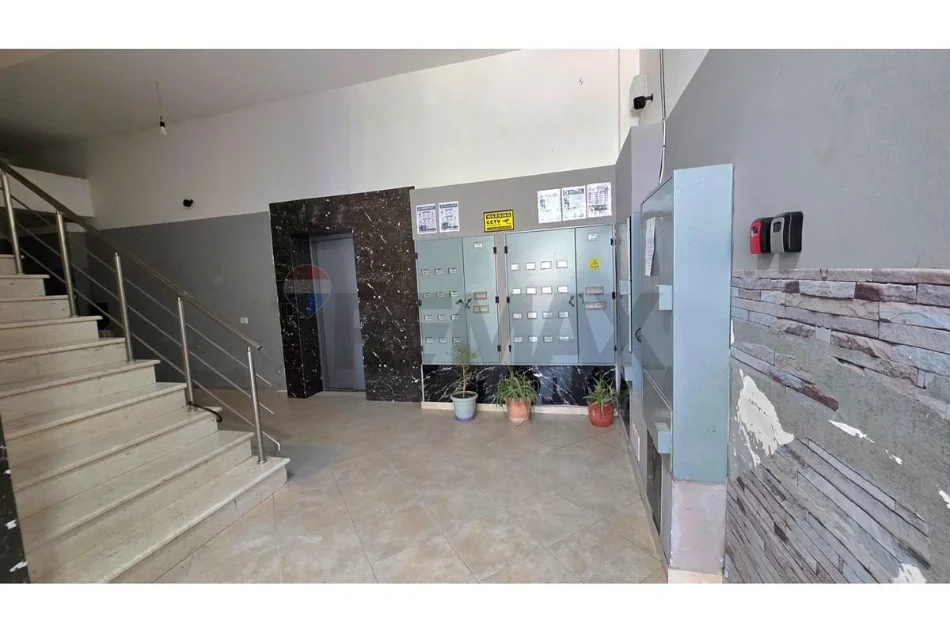 Vlore - Lungomare, shitet apartament 1+1 Kati 4, 60 m² 135.000 € (Rruga Sazani,plazh i vjeter, Vlore)