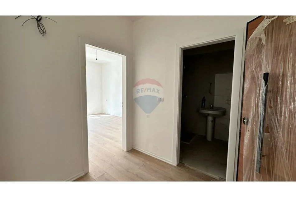 Tirane, jepet me qera apartament 1+1+Ballkon , 60 m² 550 € (Zog i Zi)