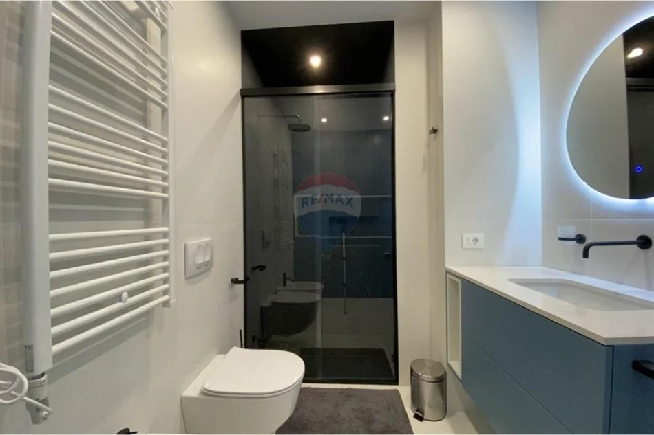 Tirane, jap me qera apartament 1+1 Kati 5, 900 € 