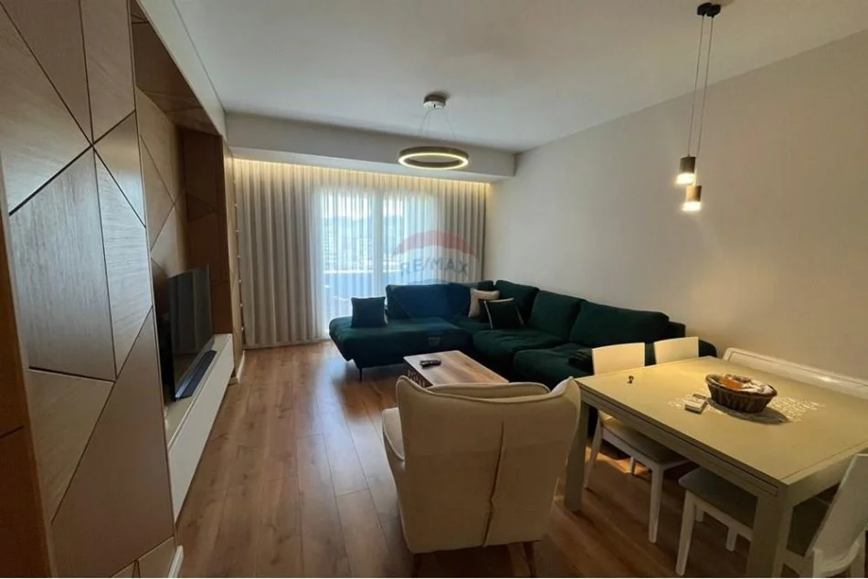 Tirane, jepet me qera apartament 2+1+Ballkon , 115 m² 1.000 € (Kompleksi Star 21)