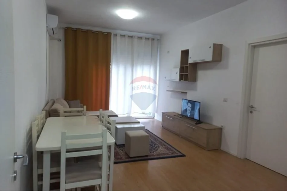 Tirane, jepet me qera apartament 1+1 Kati 2, 500 € 