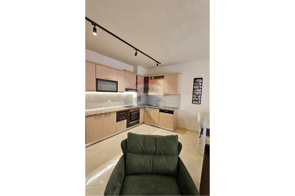 Tirane, jepet me qera apartament 2+1+Aneks+Ballkon Kati 2, 103 m² 800 € (Kompleksi Delijorgji)