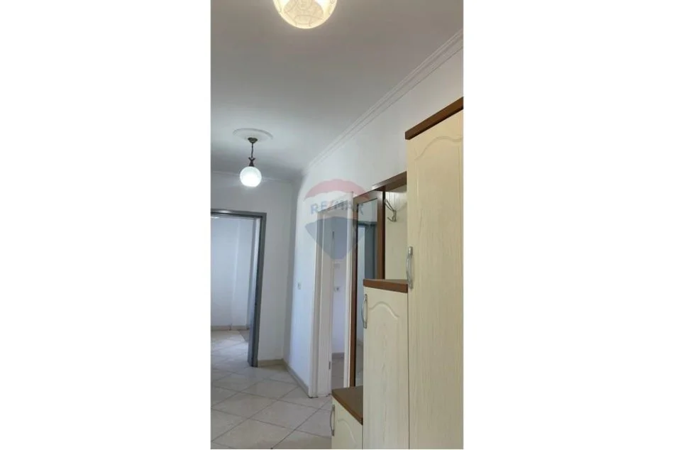 Tirane, jepet me qera apartament 3+1 Kati 2, 120 m² 450 € (Porcelan,Tirane)